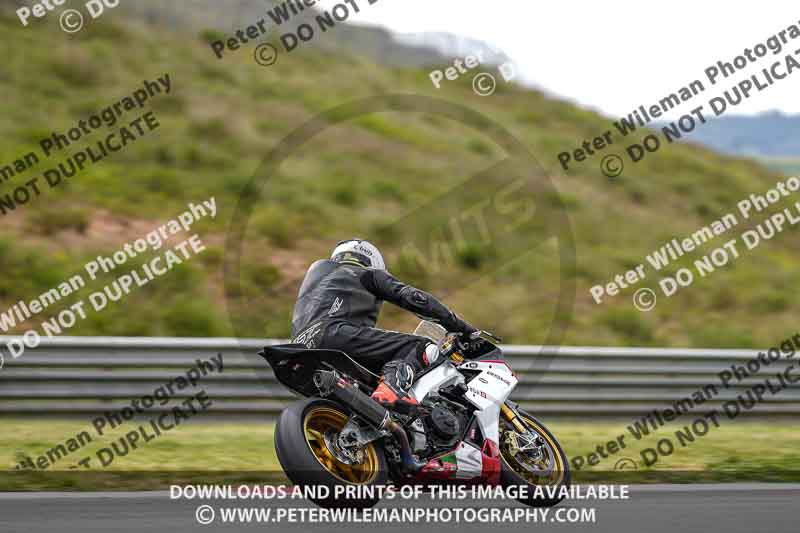 cadwell no limits trackday;cadwell park;cadwell park photographs;cadwell trackday photographs;enduro digital images;event digital images;eventdigitalimages;navarra;no limits trackdays;peter wileman photography;racing digital images;trackday digital images;trackday photos